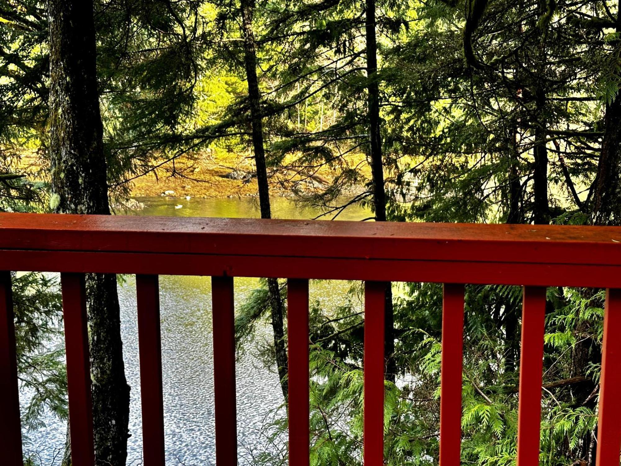 Waterfront Timber Frame Cottage! Ucluelet Exterior foto