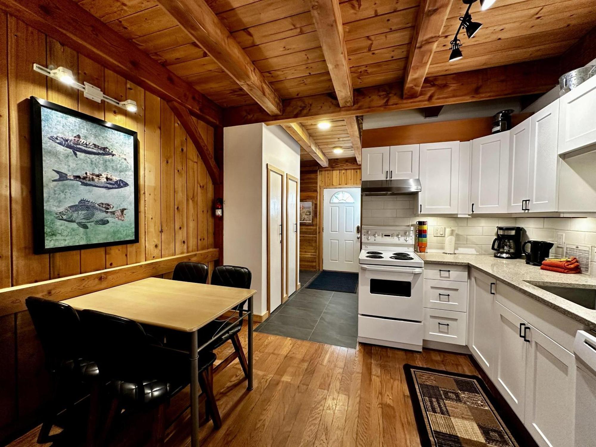 Waterfront Timber Frame Cottage! Ucluelet Exterior foto