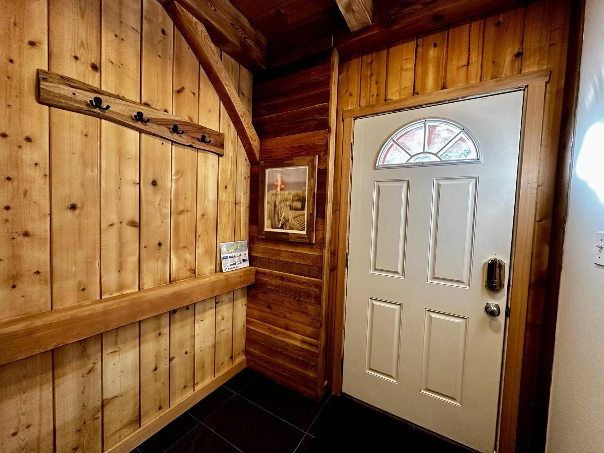 Waterfront Timber Frame Cottage! Ucluelet Exterior foto