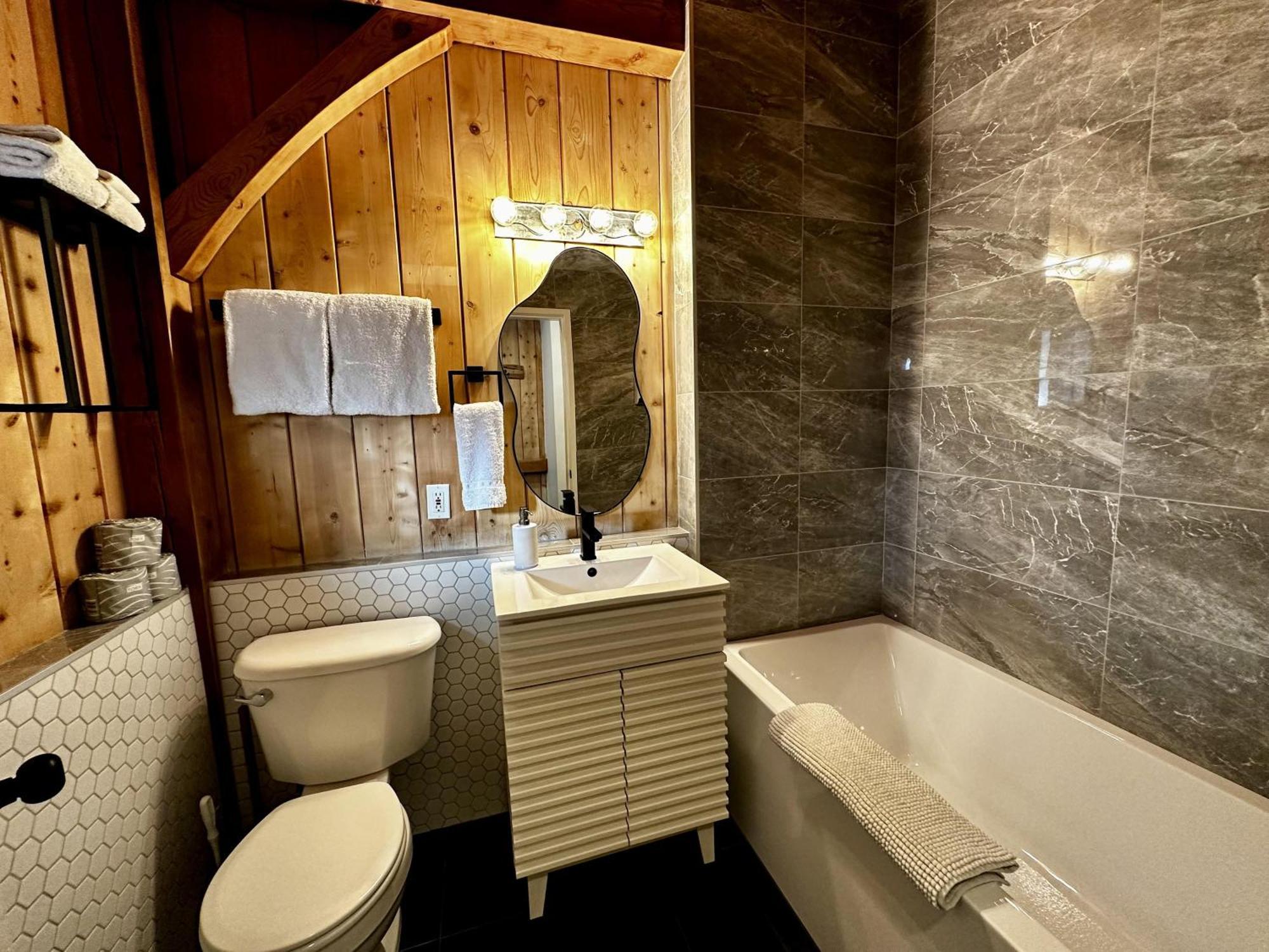 Waterfront Timber Frame Cottage! Ucluelet Exterior foto